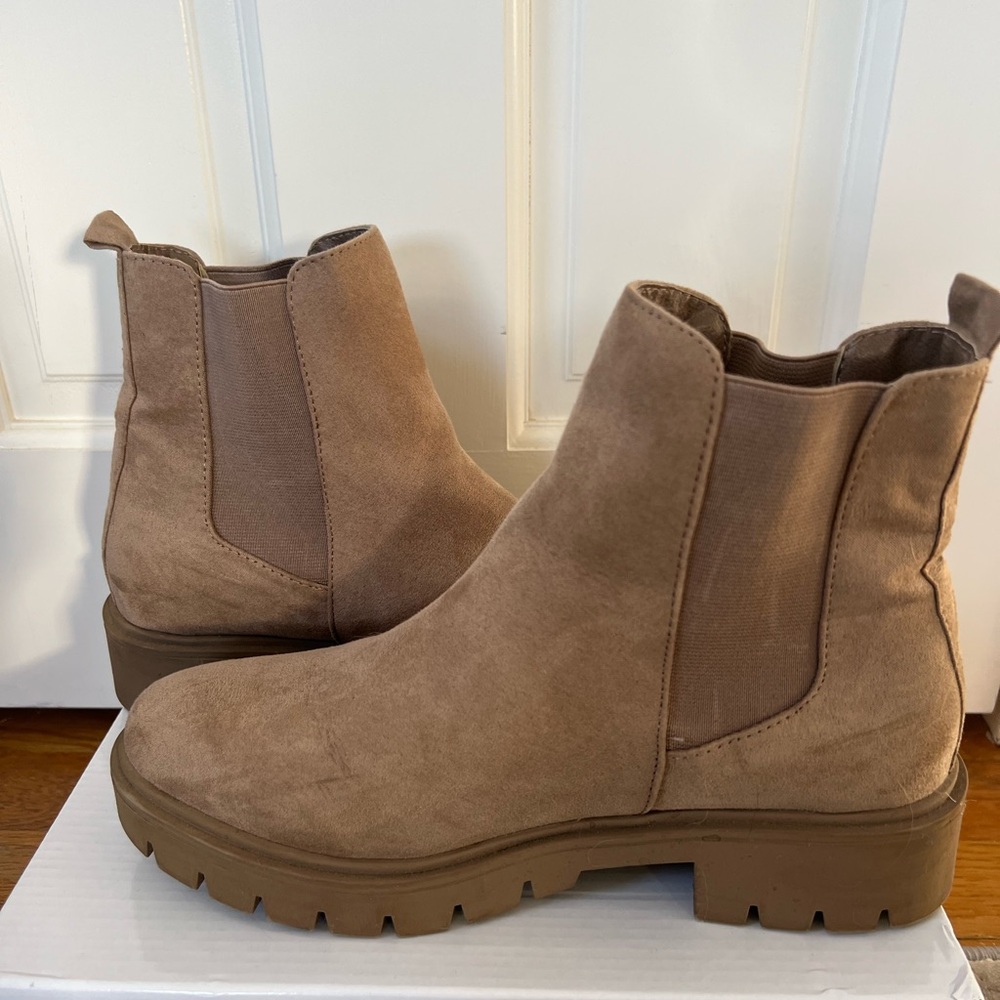 Elegant Tan Ankle Boots
